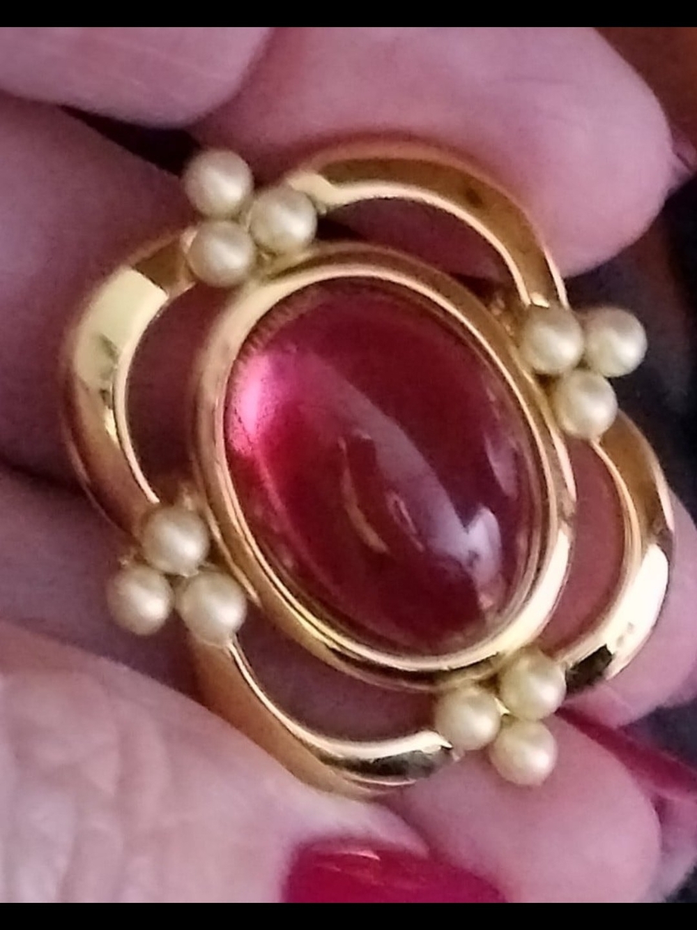 Vintage Crown Trifari Brooch/PendantDeep Red Cabochon and Pearl Accents